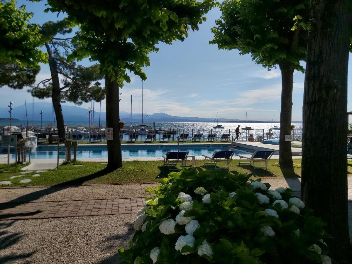 Villaggio Turistico Dei Tigli 파뎅게술가르다 외부 사진