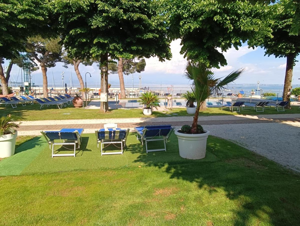 Villaggio Turistico Dei Tigli 파뎅게술가르다 외부 사진